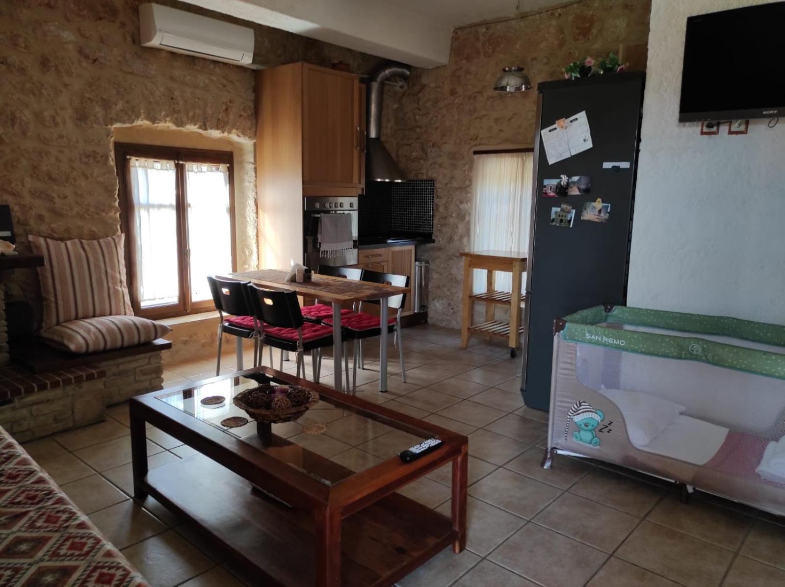 Niko'S Stone Guest House Plitra Quarto foto