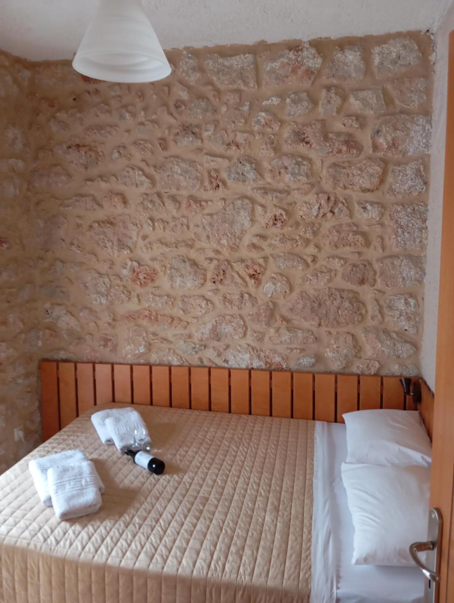 Niko'S Stone Guest House Plitra Exterior foto