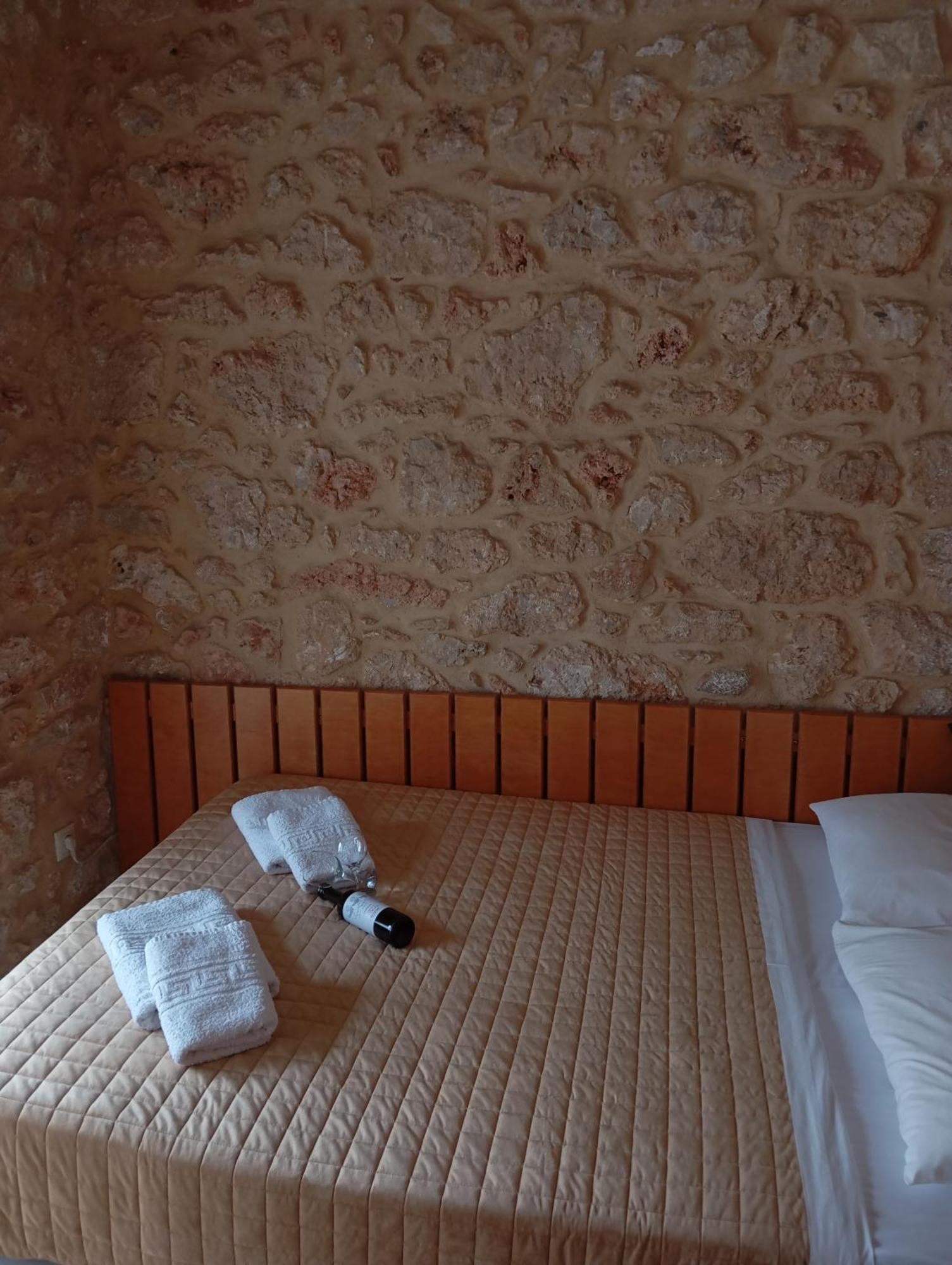 Niko'S Stone Guest House Plitra Exterior foto